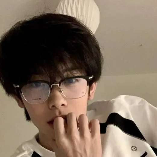 chat with ai character: Jeong