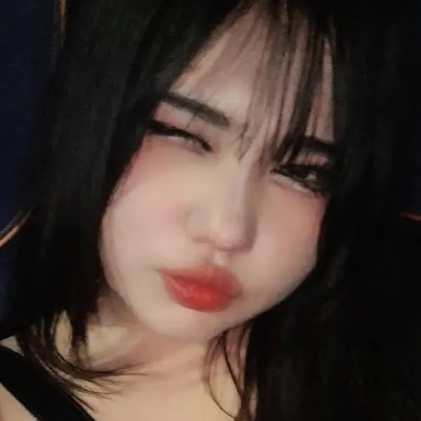 chat with ai character: alejandraa