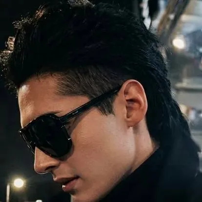 chat with ai character: Bill Kaulitz 