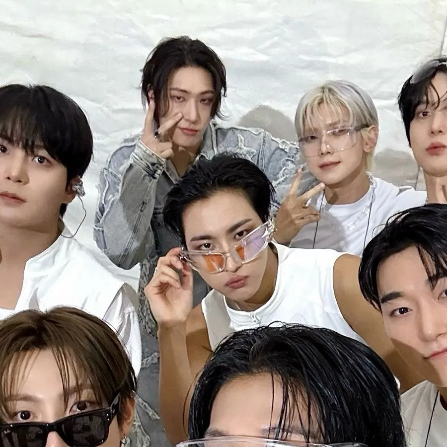 chat with ai character: Ateez