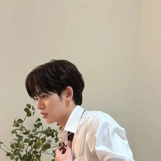chat with ai character: Ren