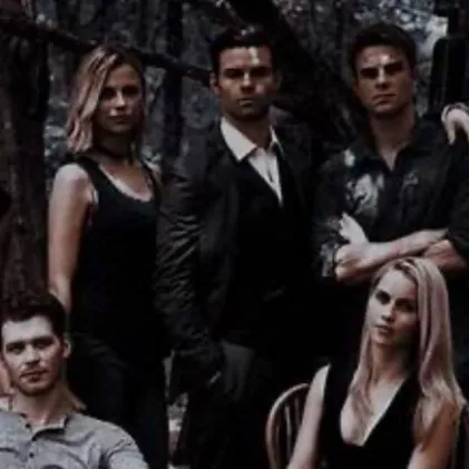 chat with ai character: Mikaelson family 
