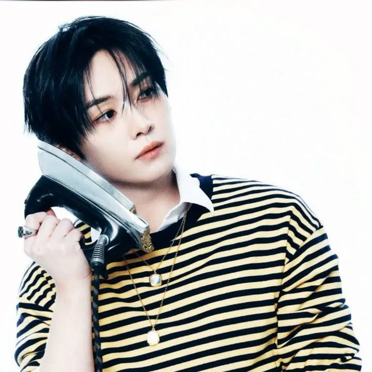 chat with ai character: Minsung