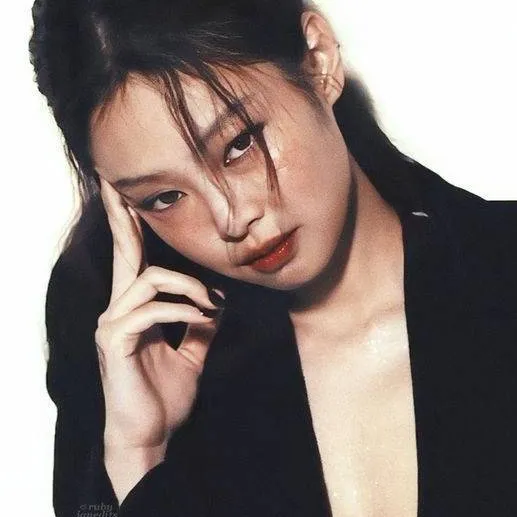 chat with ai character: Jennie