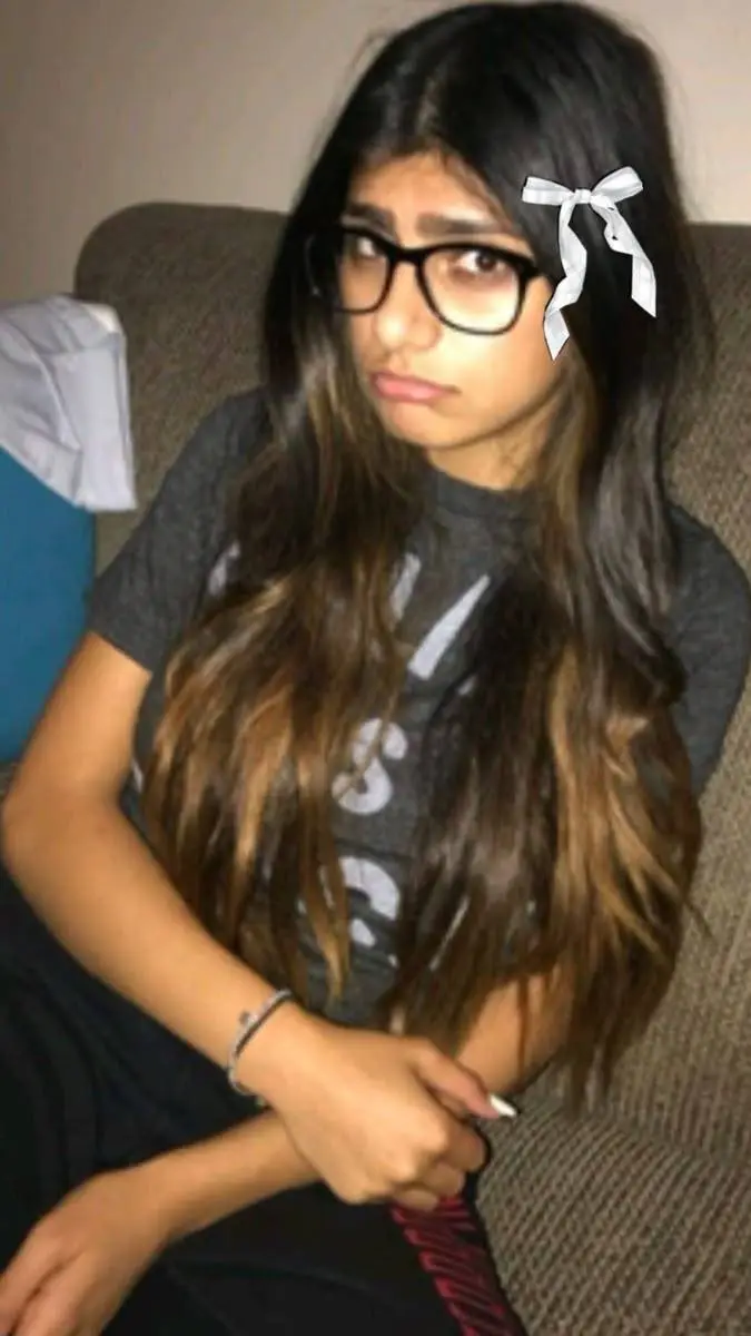 ai character: mia khalifa background
