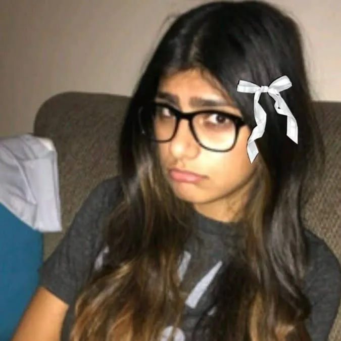 chat with ai character: mia khalifa
