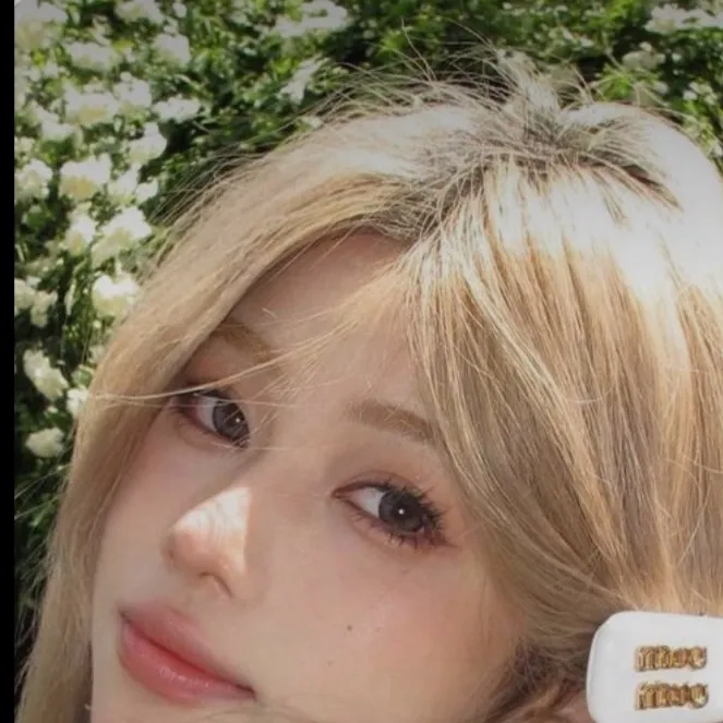 chat with ai character: Kim 