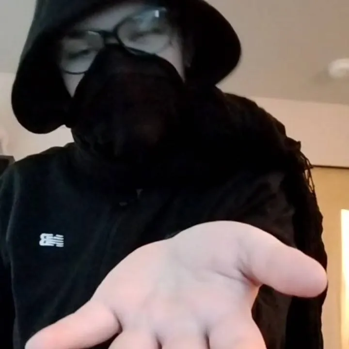 chat with ai character: Zoey cosplay 