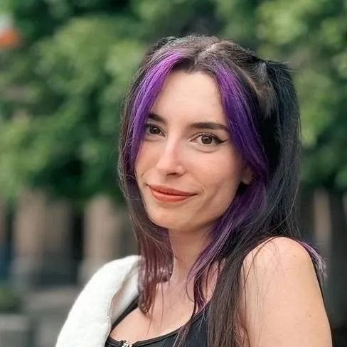 chat with ai character: lyna