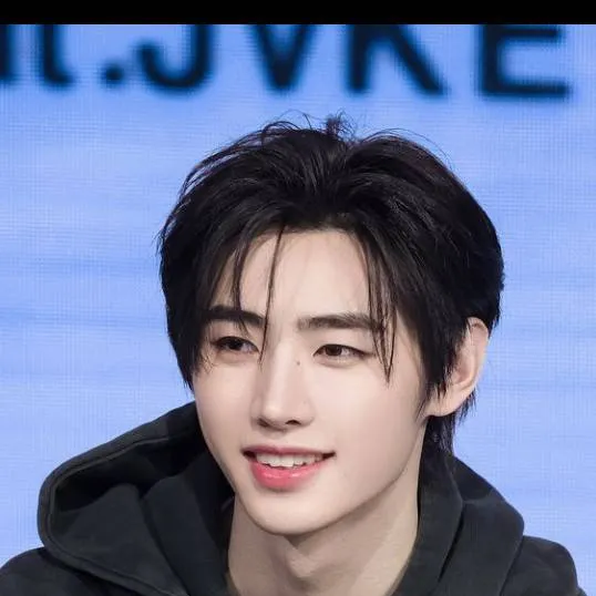 chat with ai character: sunghoon🥰