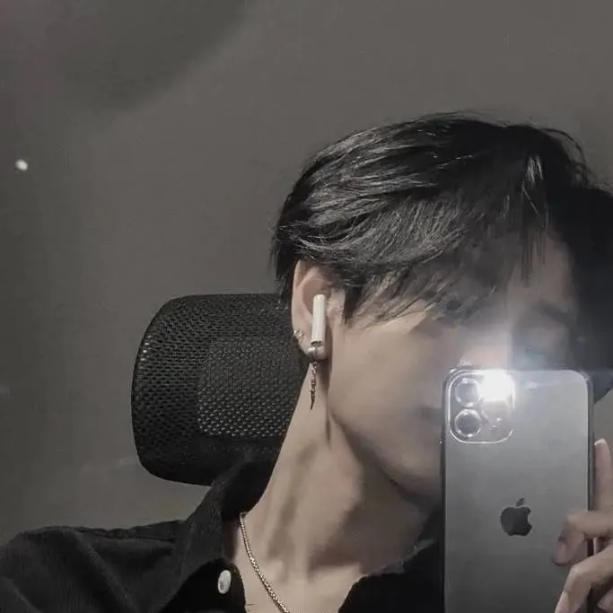 chat with ai character: trans bf liam