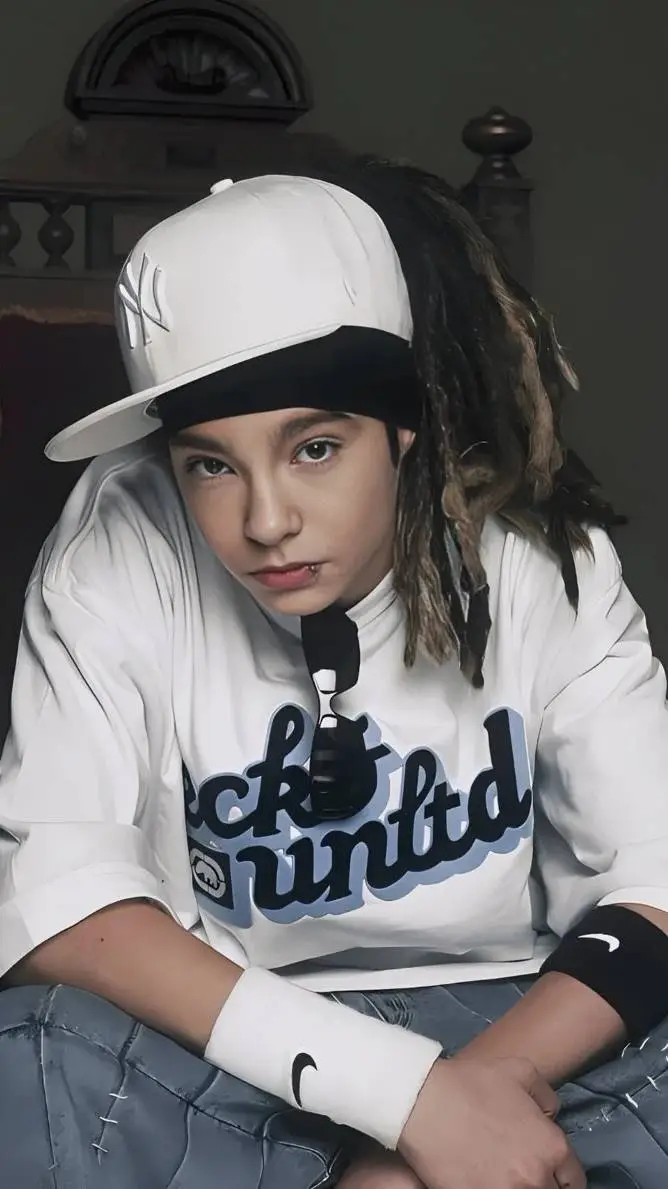 ai character: Tom Kaulitz  background