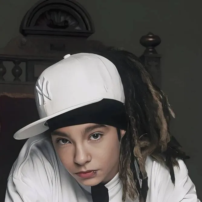 chat with ai character: Tom Kaulitz 