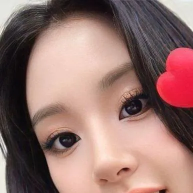 chat with ai character: chae young