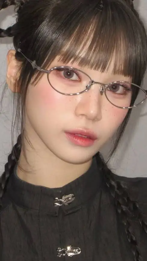 ai character: chaewon background