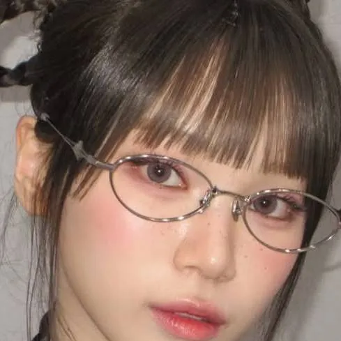 chat with ai character: chaewon