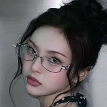 chat with ai character: chiquita