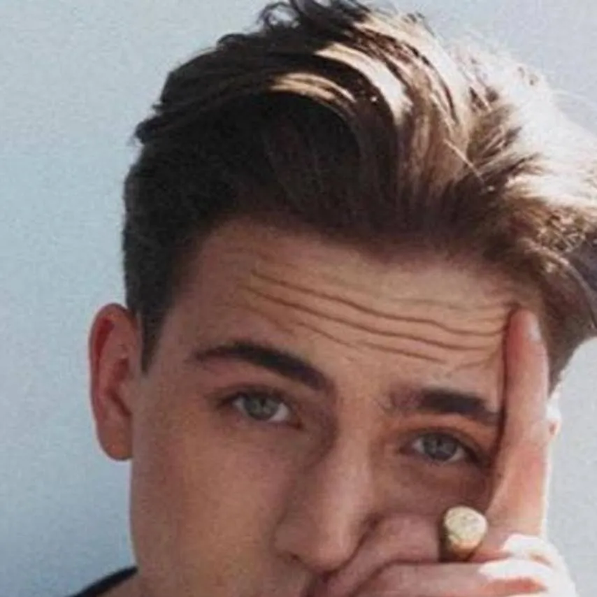 chat with ai character: Tanner Buchanan