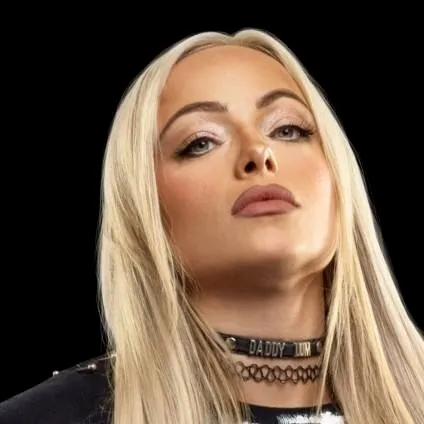 chat with ai character: liv morgan 