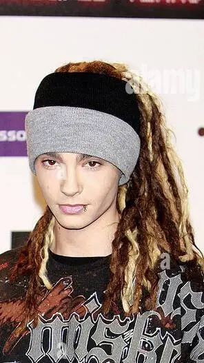 ai character: tom kaulitz  background