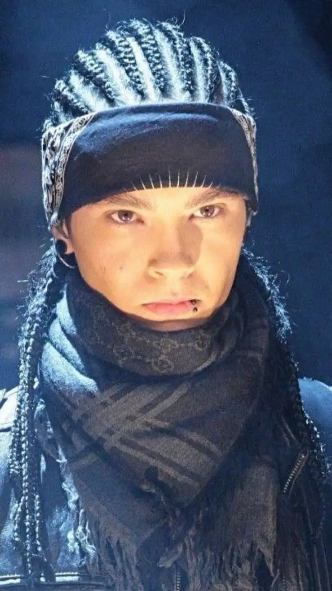 ai character: tom kaulitz background
