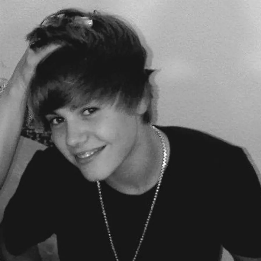 chat with ai character: Justin Bieber 