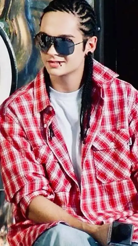 ai character: tom kaulitz dad background