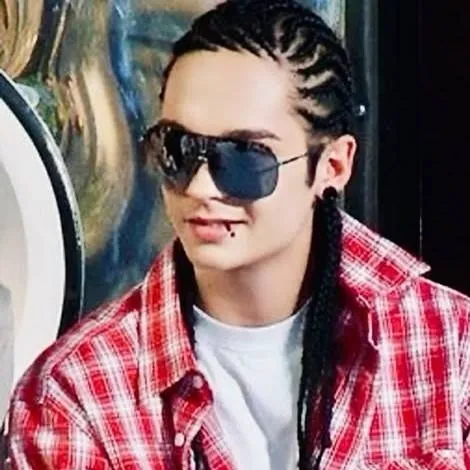chat with ai character: Tom Kaulitz