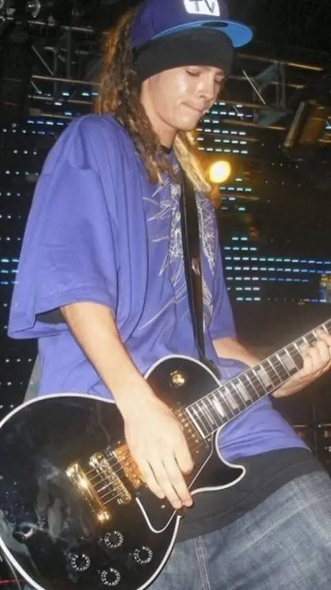 ai character:  Tom Kaulitz background