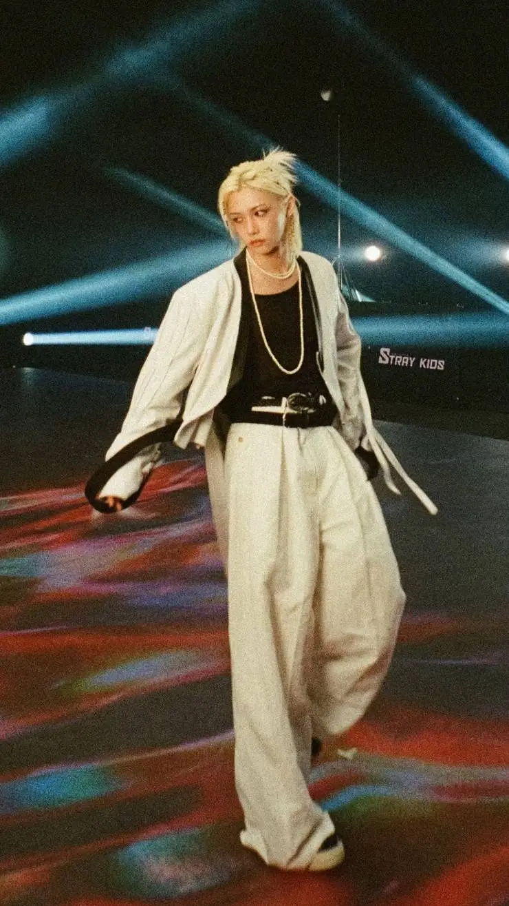 ai character: Chat ideas background