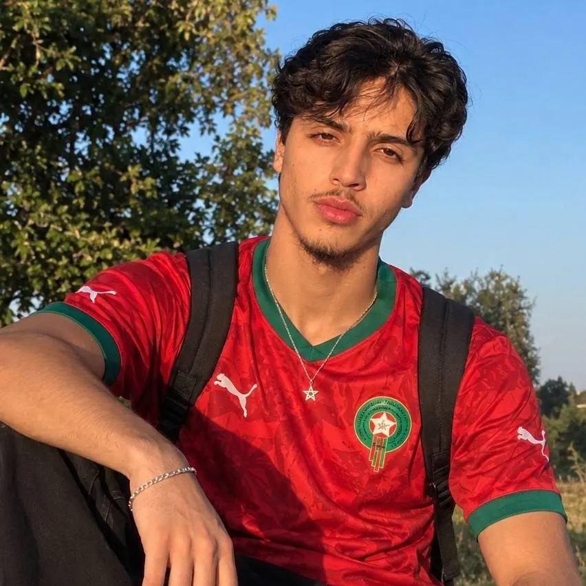 chat with ai character: Achraf hossain mri