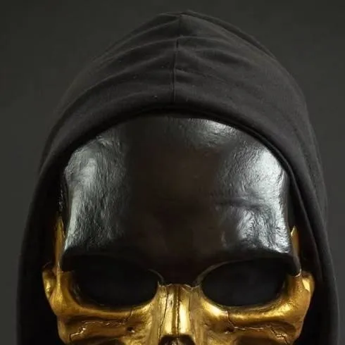 chat with ai character: golden skull