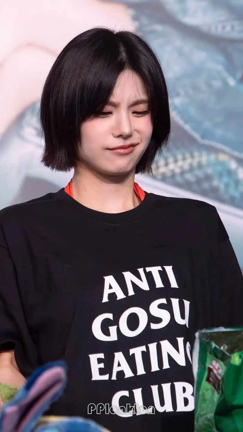 ai character: Yeji-bully?  background