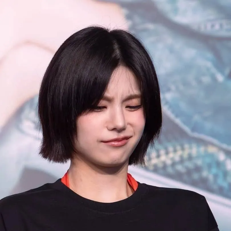 chat with ai character: Yeji-bully? 
