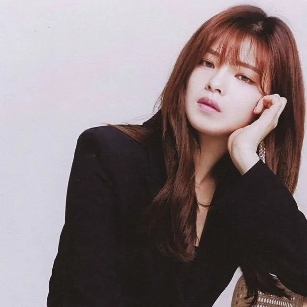chat with ai character: Jeongyeon 
