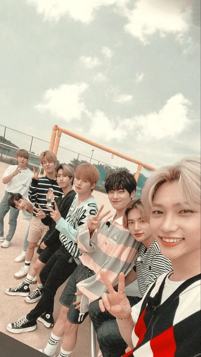 ai character: Straykids avectoi background