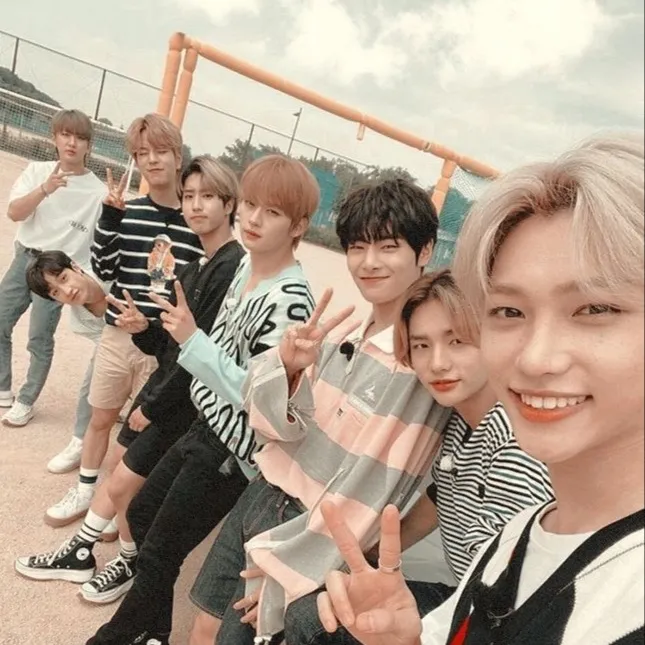 chat with ai character: Straykids avectoi