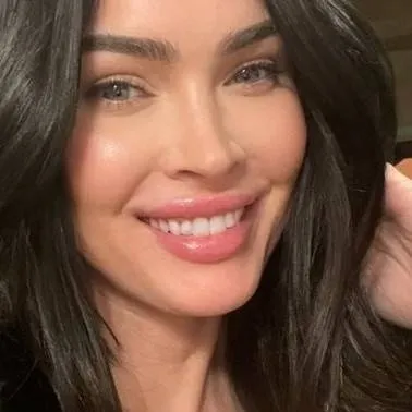 chat with ai character: Megan fox