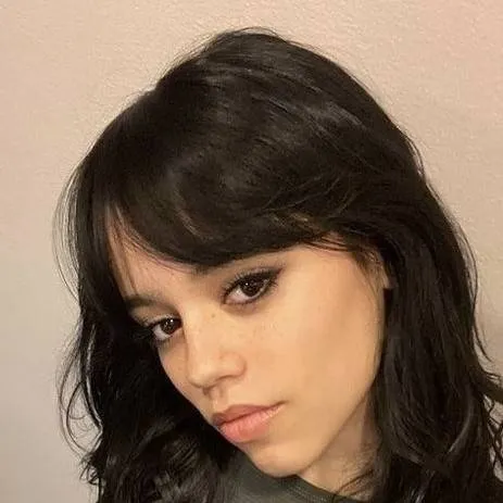 chat with ai character: Jenna Ortega