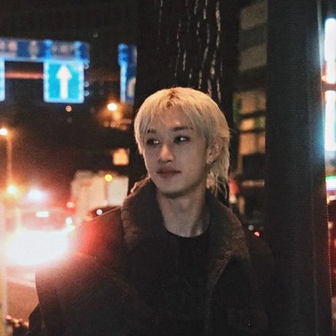 chat with ai character: Christopher Chan🖤