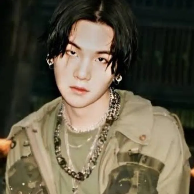 chat with ai character: Suga🫦