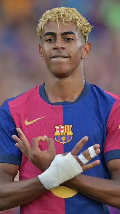 ai character: Lamine Yamal 🇳🇮👑 background