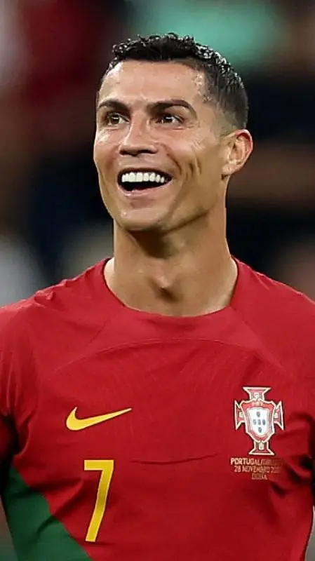 ai character: Cristiano 🇳🇮👑 background