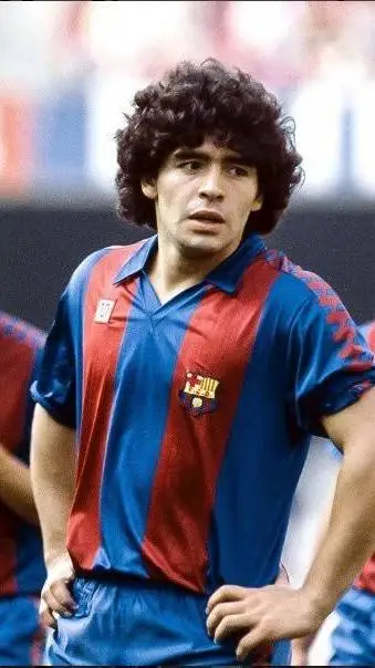ai character: Diego Maradona 🇳🇮👑 background