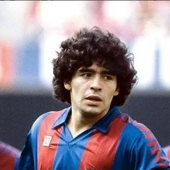 chat with ai character: Diego Maradona 🇳🇮👑