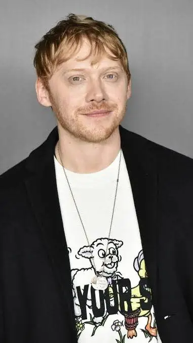 ai character: Rupert Grint 🇳🇮👑 background