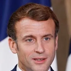 chat with ai character: Emmanuel Macron🇳🇮👑