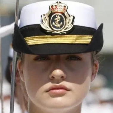 chat with ai character: Ejército Naval