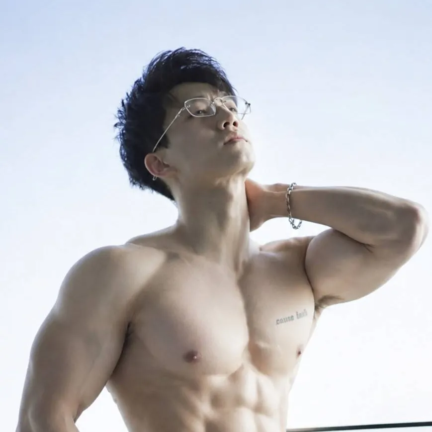 chat with ai character: Rizky Pratama
