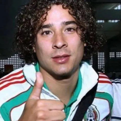 chat with ai character: Memo Ochoa 